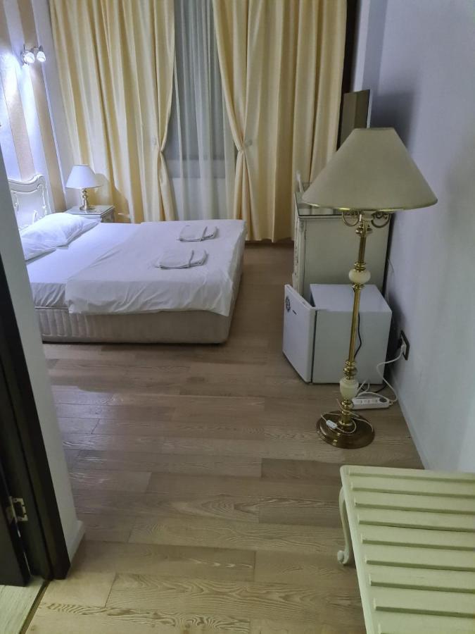 Nevis Fundeni Hotel Boekarest Buitenkant foto