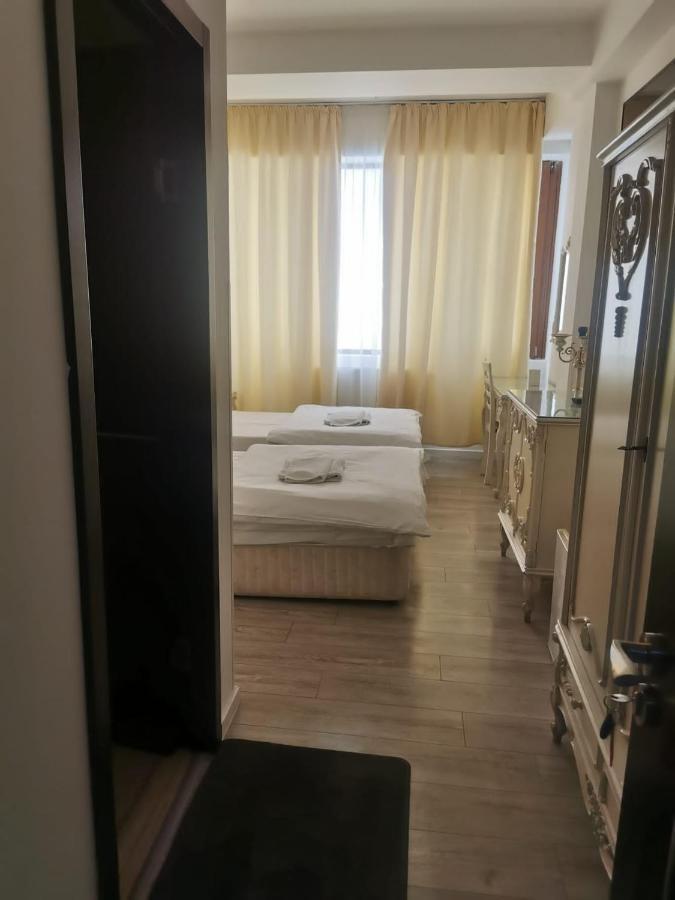 Nevis Fundeni Hotel Boekarest Buitenkant foto