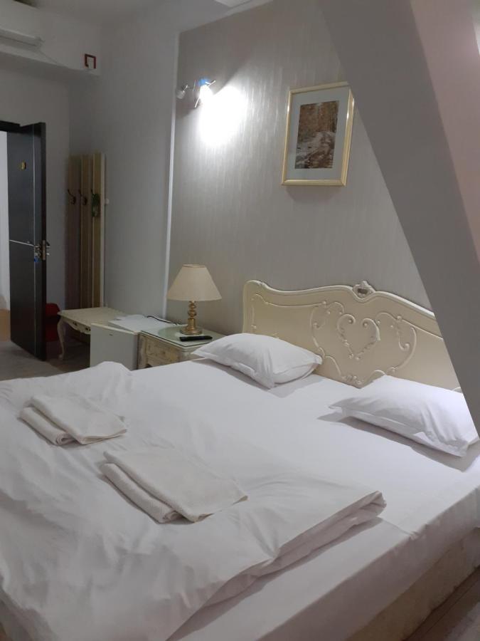 Nevis Fundeni Hotel Boekarest Buitenkant foto
