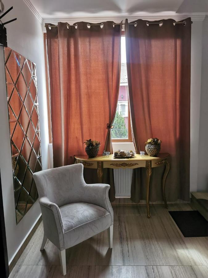 Nevis Fundeni Hotel Boekarest Buitenkant foto