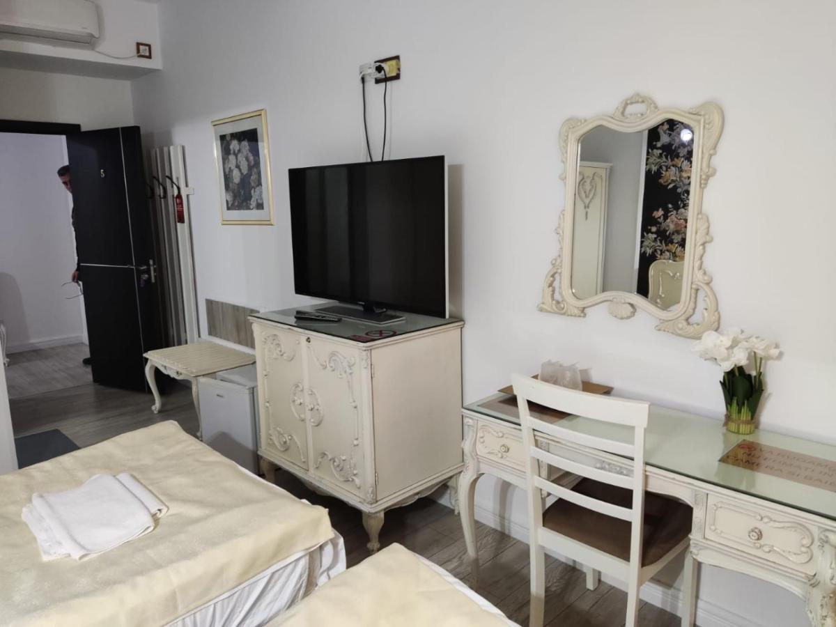 Nevis Fundeni Hotel Boekarest Buitenkant foto