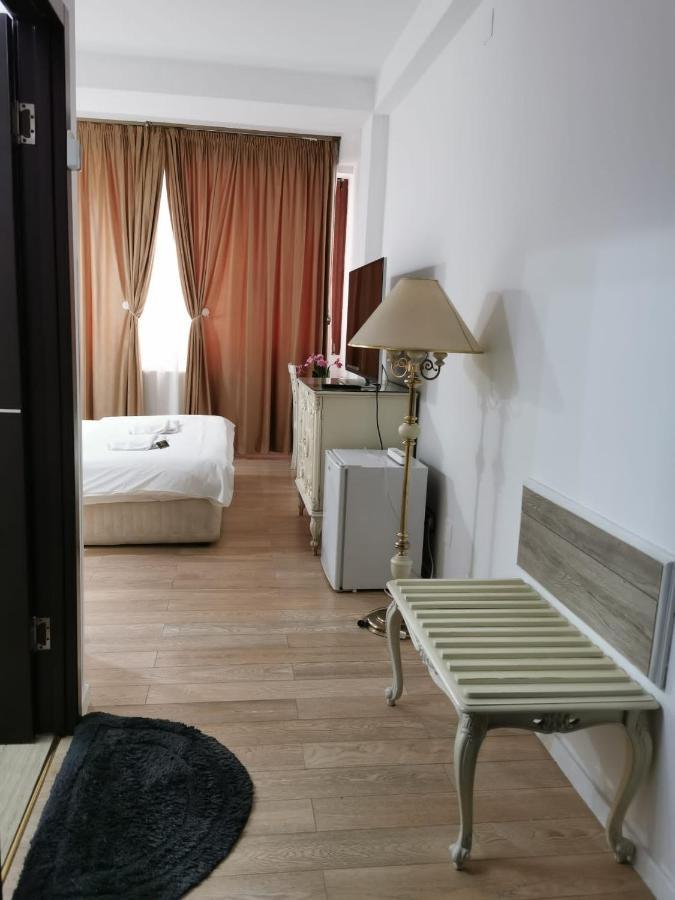 Nevis Fundeni Hotel Boekarest Buitenkant foto