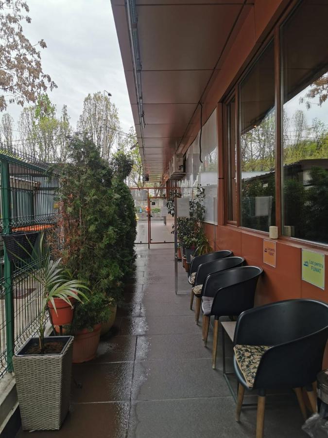 Nevis Fundeni Hotel Boekarest Buitenkant foto