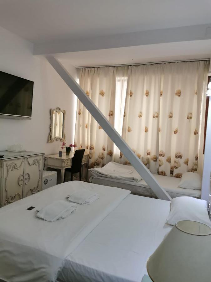 Nevis Fundeni Hotel Boekarest Buitenkant foto