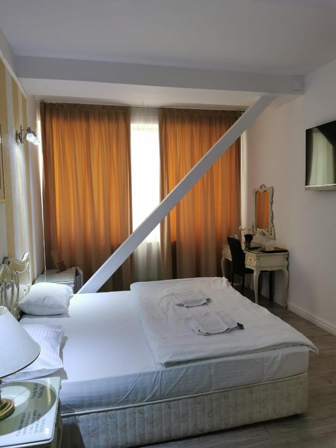 Nevis Fundeni Hotel Boekarest Buitenkant foto