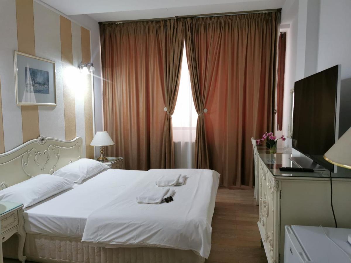 Nevis Fundeni Hotel Boekarest Buitenkant foto